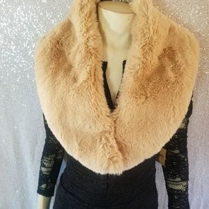 Faux Fur Collar with Free Brooch Women's